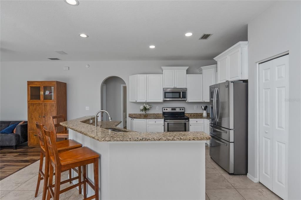 Activo con contrato: $679,000 (4 camas, 3 baños, 2202 Pies cuadrados)