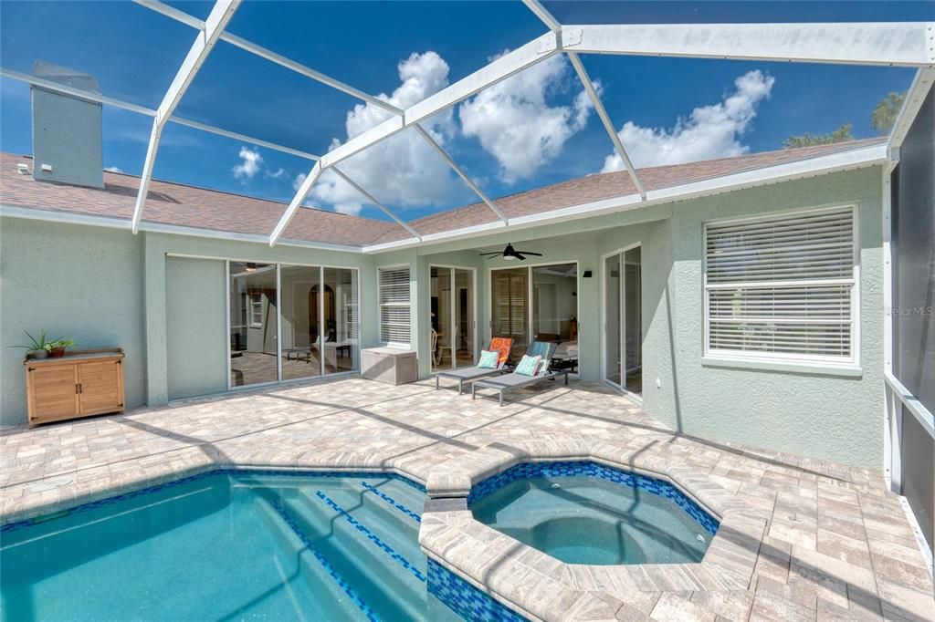 Activo con contrato: $679,000 (4 camas, 3 baños, 2202 Pies cuadrados)