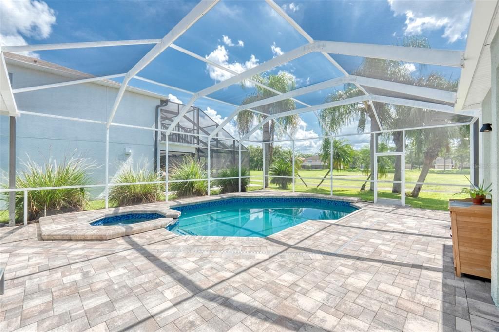 Activo con contrato: $679,000 (4 camas, 3 baños, 2202 Pies cuadrados)