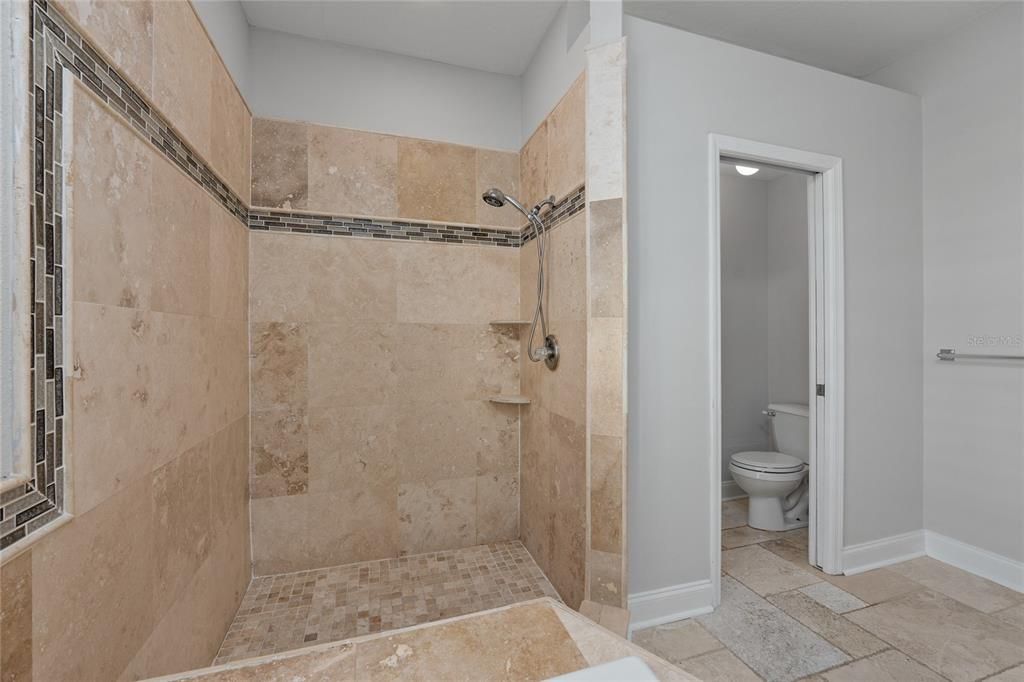 Activo con contrato: $679,000 (4 camas, 3 baños, 2202 Pies cuadrados)