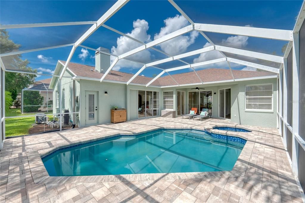 Activo con contrato: $679,000 (4 camas, 3 baños, 2202 Pies cuadrados)