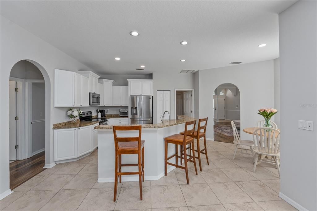 Activo con contrato: $679,000 (4 camas, 3 baños, 2202 Pies cuadrados)