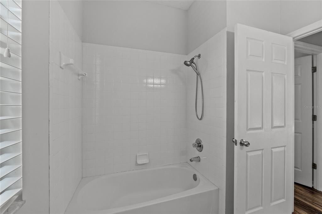 Activo con contrato: $679,000 (4 camas, 3 baños, 2202 Pies cuadrados)