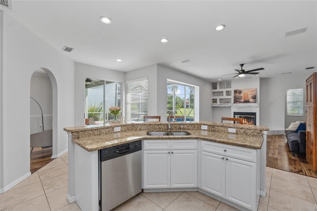 Activo con contrato: $679,000 (4 camas, 3 baños, 2202 Pies cuadrados)