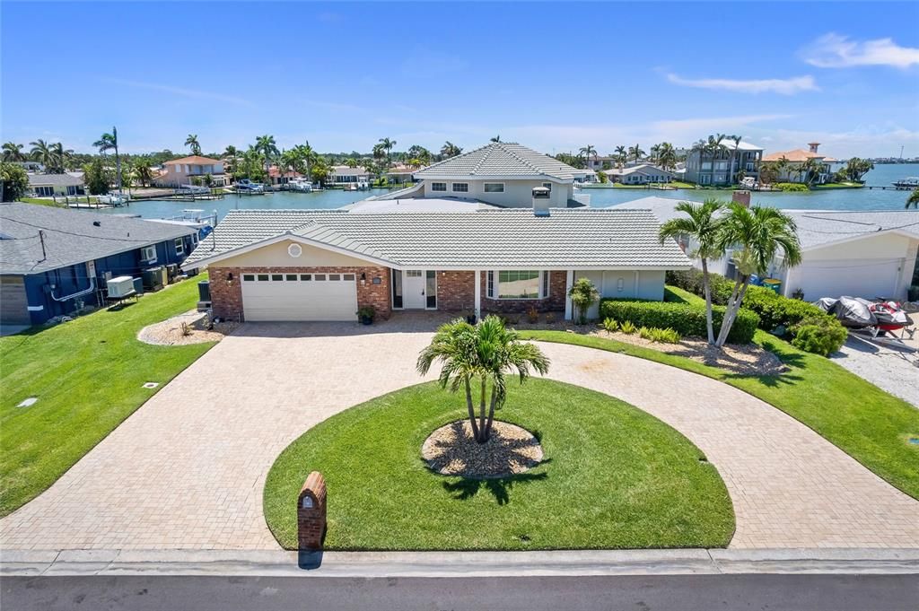 合同活跃: $1,395,000 (3 贝兹, 3 浴室, 2971 平方英尺)