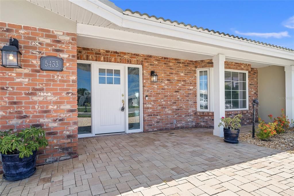 合同活跃: $1,395,000 (3 贝兹, 3 浴室, 2971 平方英尺)