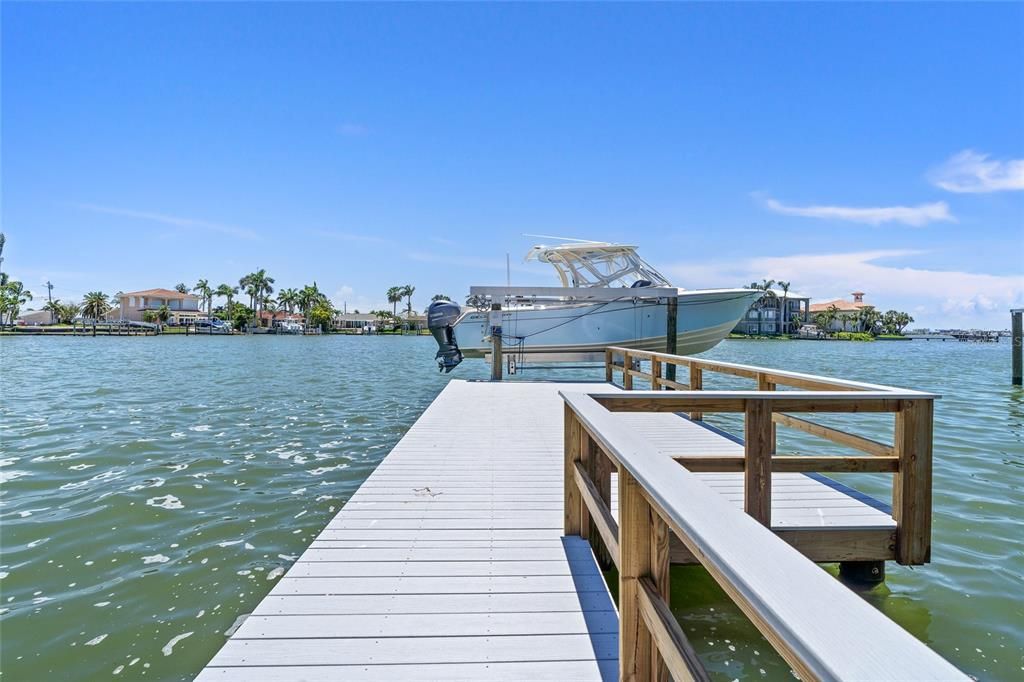 合同活跃: $1,395,000 (3 贝兹, 3 浴室, 2971 平方英尺)