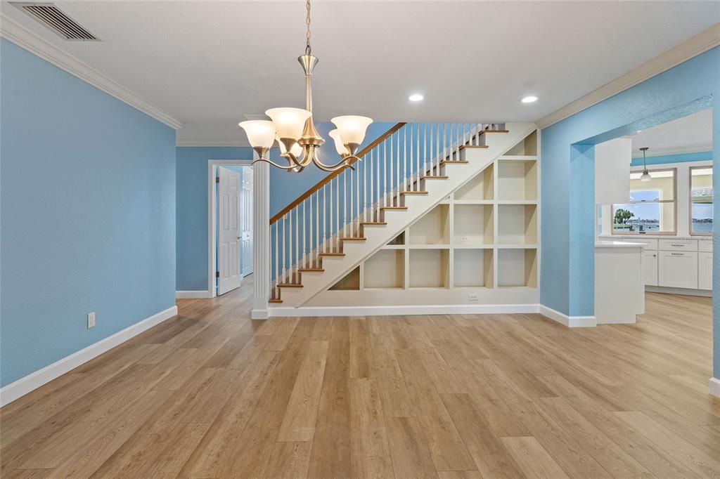 合同活跃: $1,395,000 (3 贝兹, 3 浴室, 2971 平方英尺)