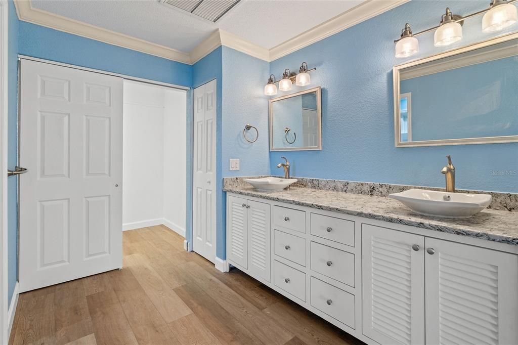 合同活跃: $1,395,000 (3 贝兹, 3 浴室, 2971 平方英尺)