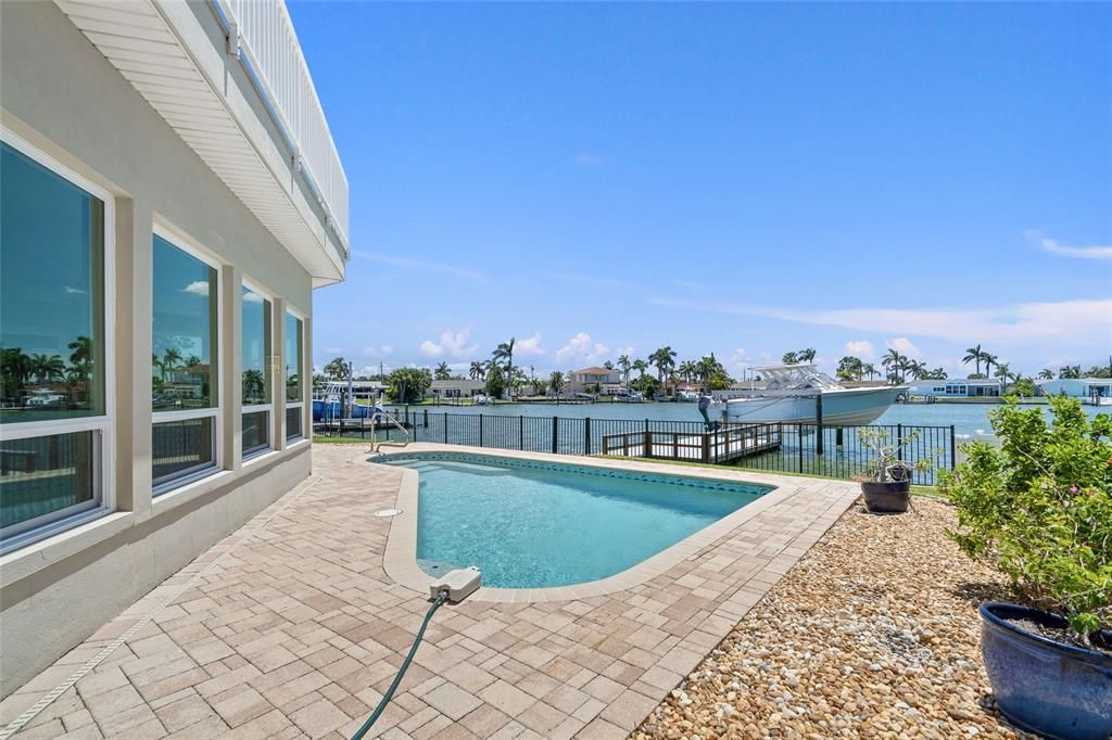 合同活跃: $1,395,000 (3 贝兹, 3 浴室, 2971 平方英尺)