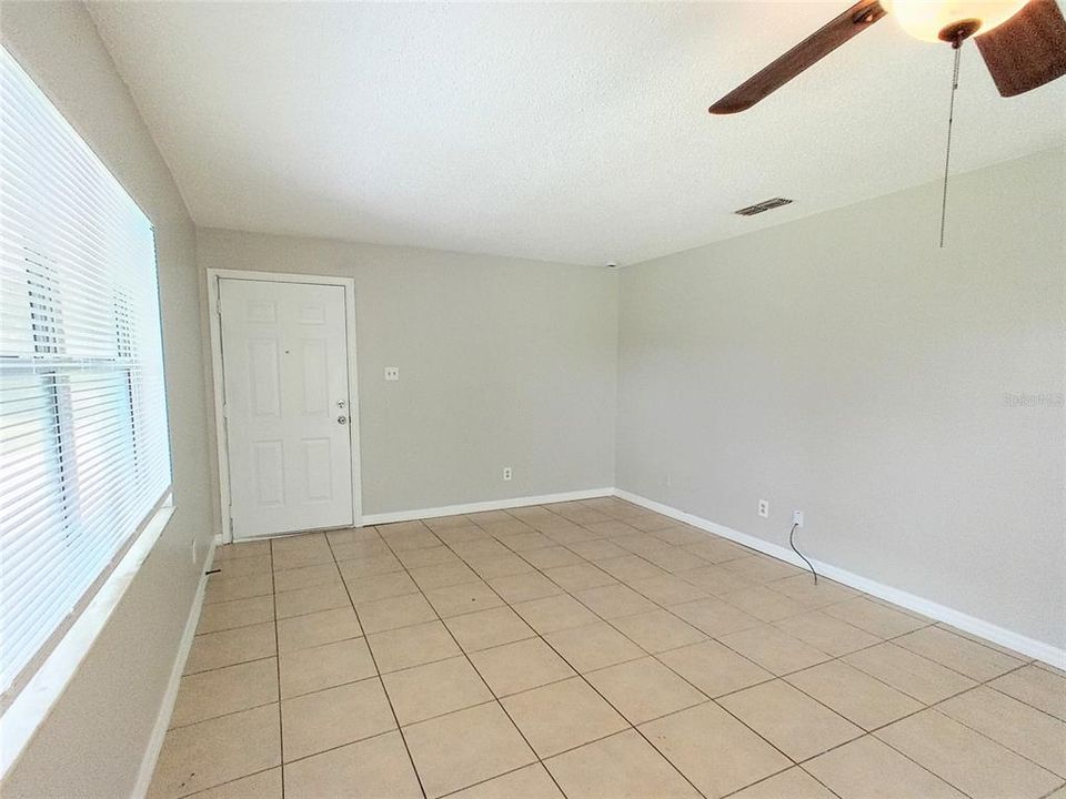 В аренду: $1,450 (2 спален, 1 ванн, 900 Квадратных фут)