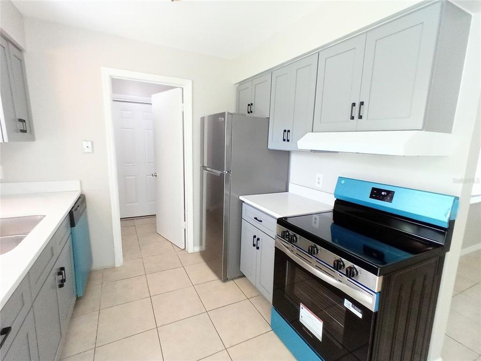 В аренду: $1,450 (2 спален, 1 ванн, 900 Квадратных фут)