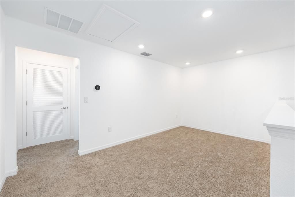 合同活跃: $470,000 (4 贝兹, 3 浴室, 3012 平方英尺)