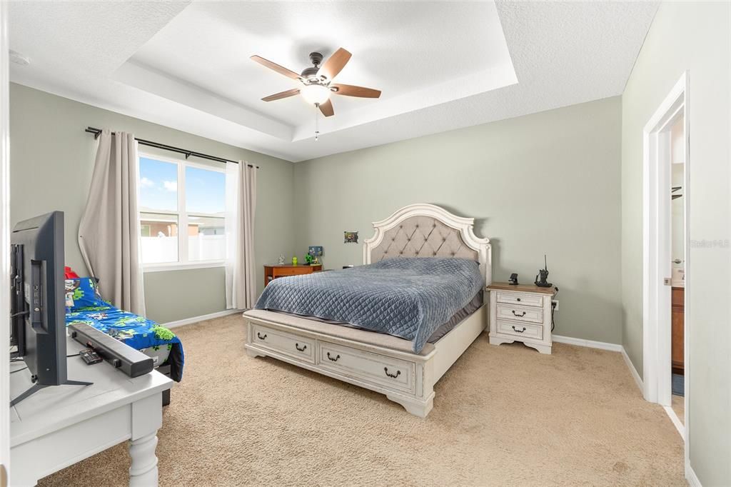 合同活跃: $470,000 (4 贝兹, 3 浴室, 3012 平方英尺)