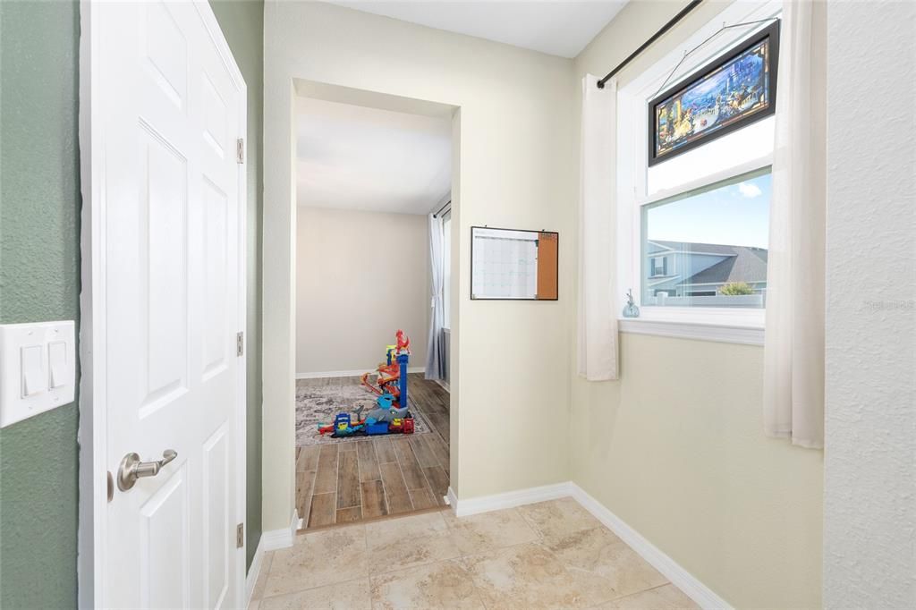 合同活跃: $470,000 (4 贝兹, 3 浴室, 3012 平方英尺)