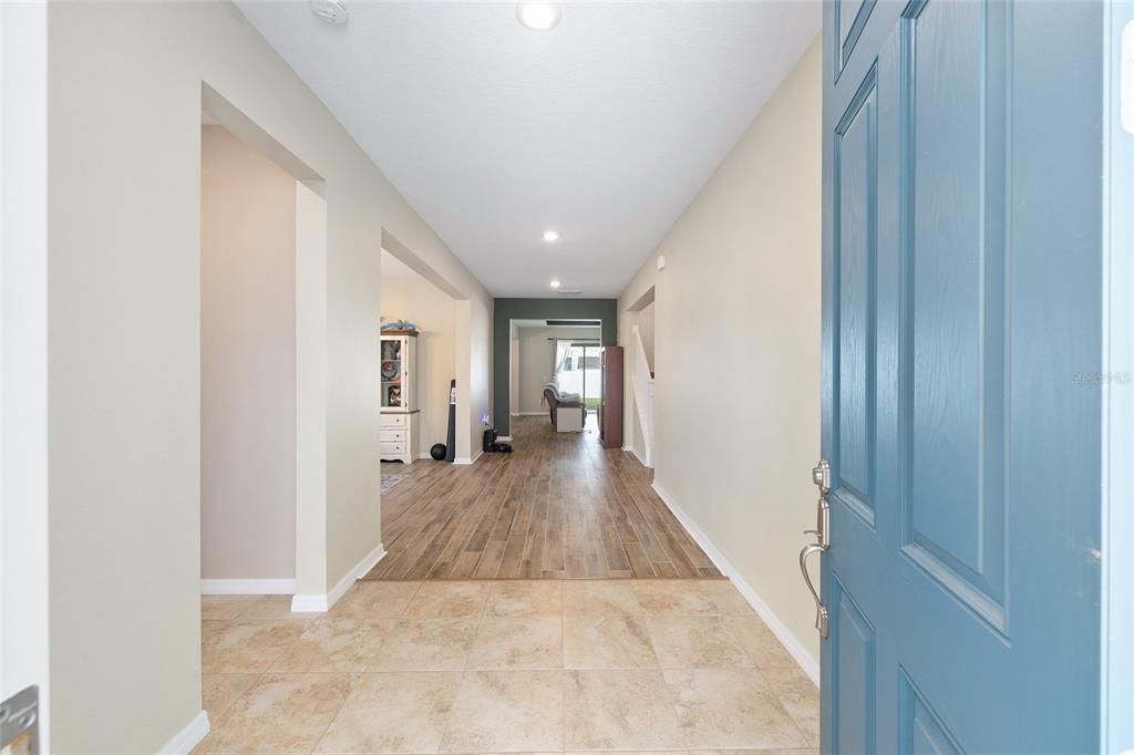 合同活跃: $470,000 (4 贝兹, 3 浴室, 3012 平方英尺)