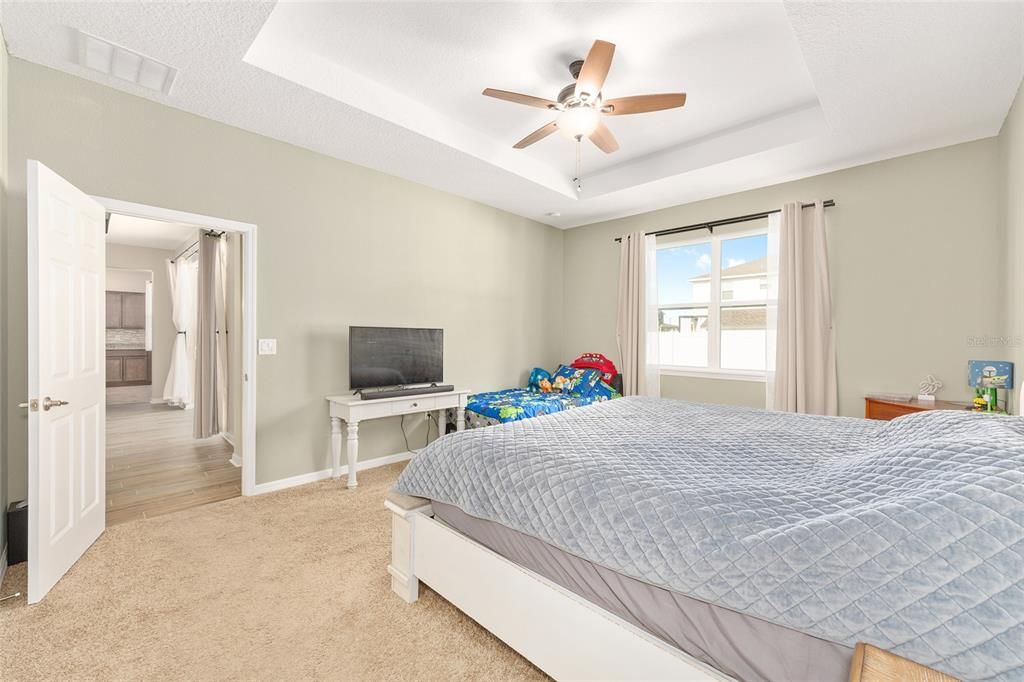 合同活跃: $470,000 (4 贝兹, 3 浴室, 3012 平方英尺)