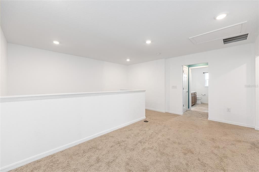 合同活跃: $470,000 (4 贝兹, 3 浴室, 3012 平方英尺)