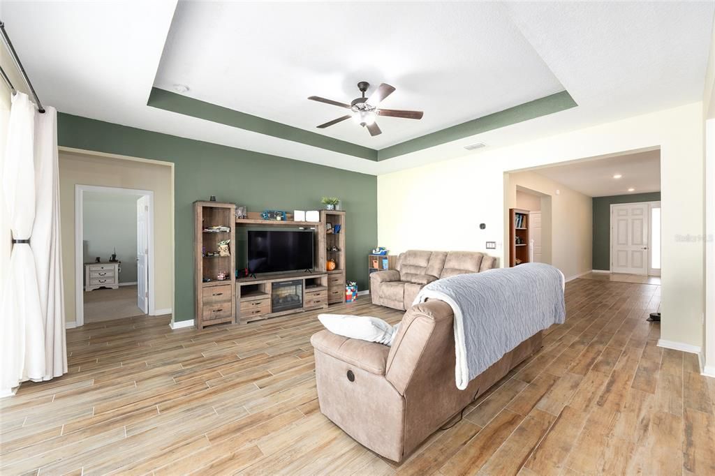 合同活跃: $470,000 (4 贝兹, 3 浴室, 3012 平方英尺)