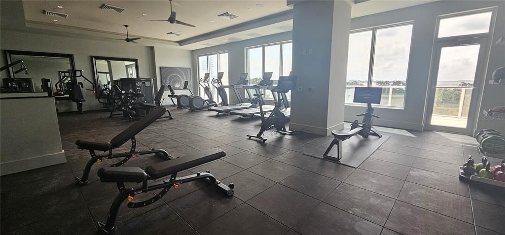 出租: $9,900 (3 贝兹, 3 浴室, 2443 平方英尺)