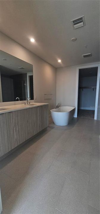 出租: $9,900 (3 贝兹, 3 浴室, 2443 平方英尺)