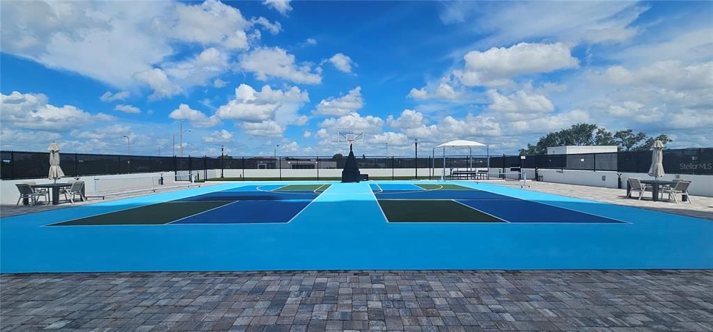 出租: $9,900 (3 贝兹, 3 浴室, 2443 平方英尺)