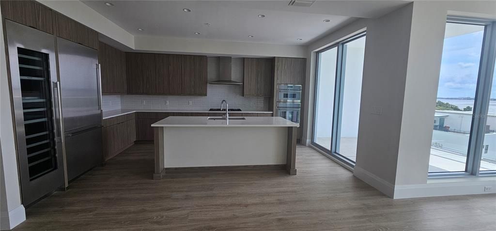 出租: $9,900 (3 贝兹, 3 浴室, 2443 平方英尺)