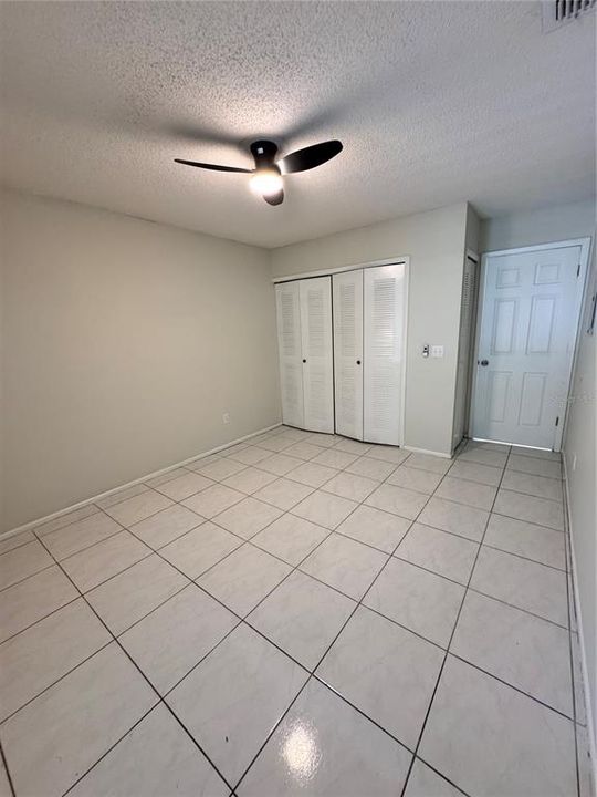 合同活跃: $1,650 (2 贝兹, 2 浴室, 889 平方英尺)