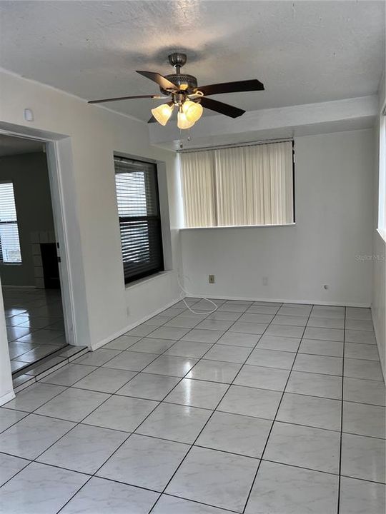 合同活跃: $1,650 (2 贝兹, 2 浴室, 889 平方英尺)