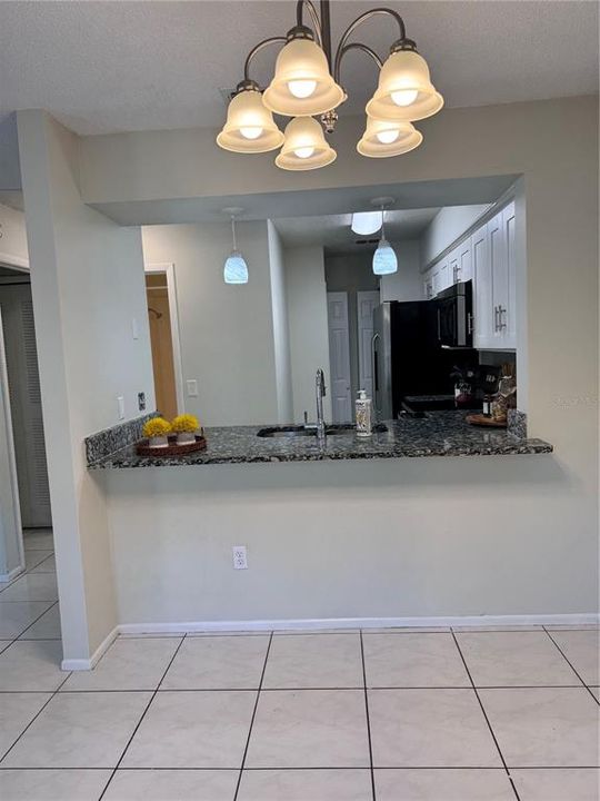 合同活跃: $1,650 (2 贝兹, 2 浴室, 889 平方英尺)