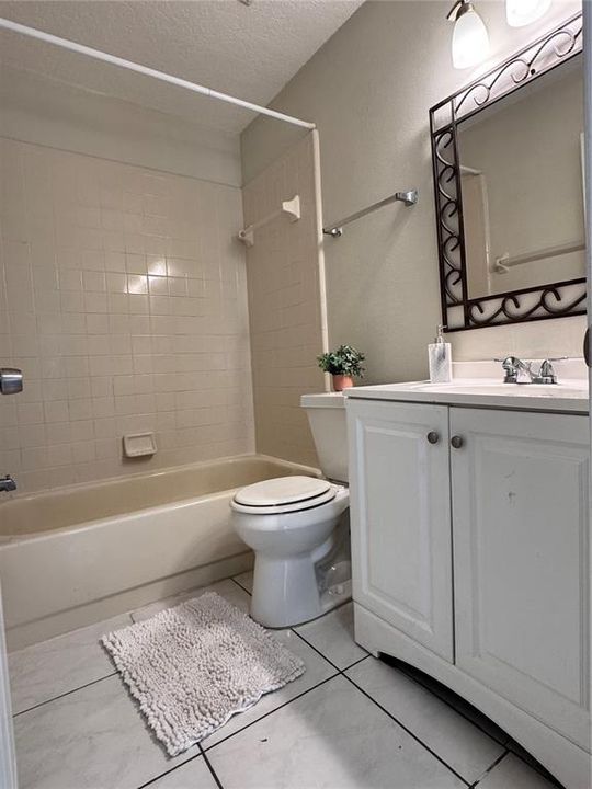 合同活跃: $1,650 (2 贝兹, 2 浴室, 889 平方英尺)