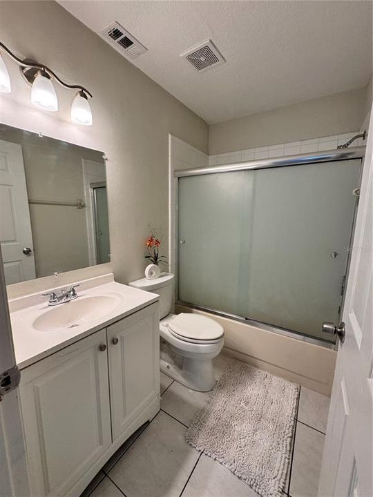 合同活跃: $1,650 (2 贝兹, 2 浴室, 889 平方英尺)