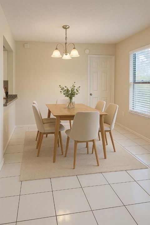 合同活跃: $1,650 (2 贝兹, 2 浴室, 889 平方英尺)