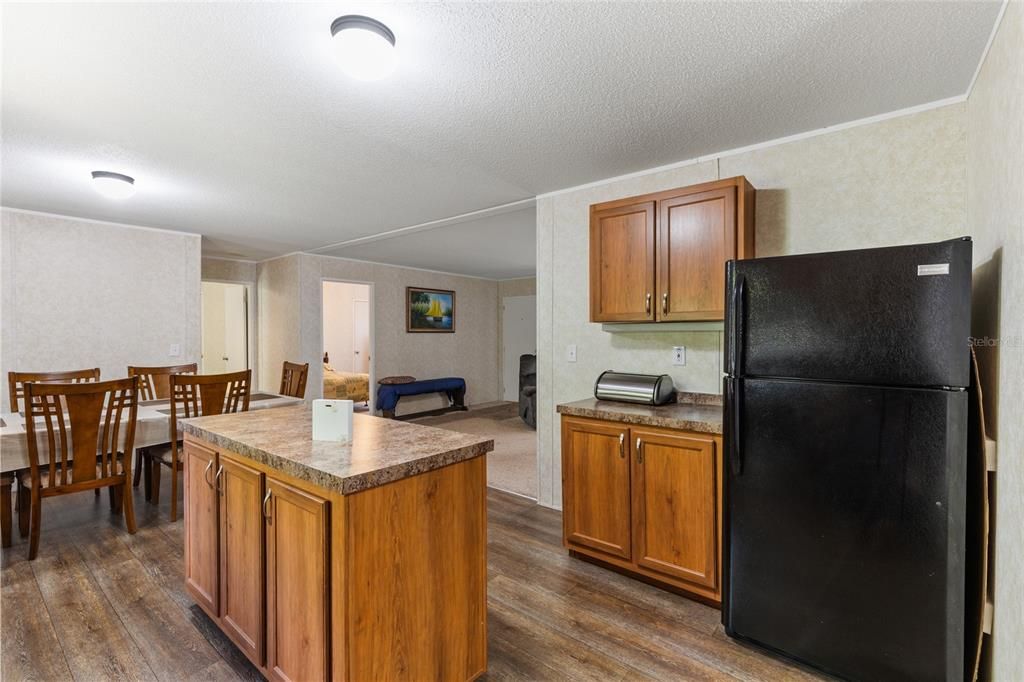 Под контрактом: $230,000 (3 спален, 2 ванн, 1456 Квадратных фут)