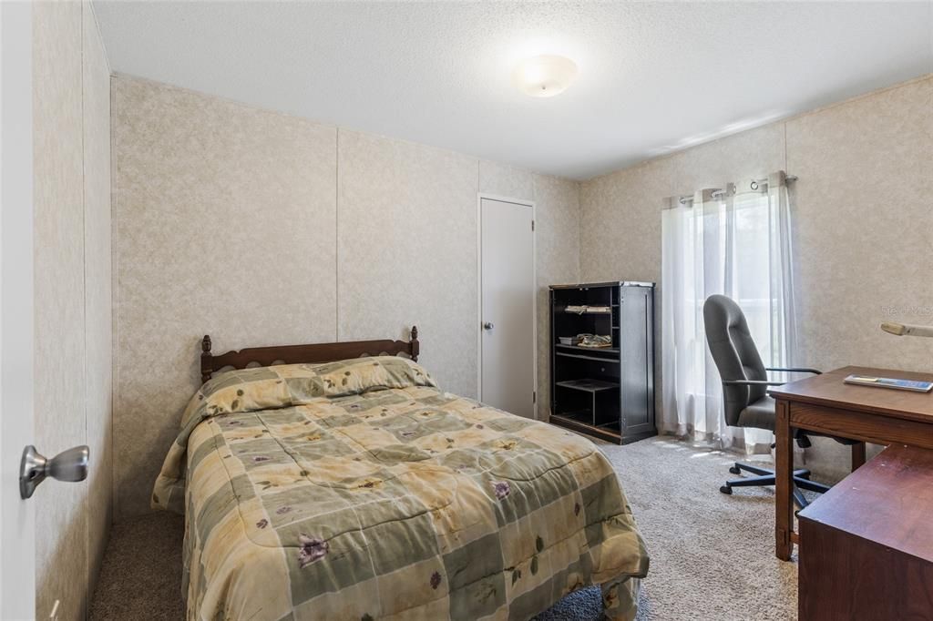 Под контрактом: $230,000 (3 спален, 2 ванн, 1456 Квадратных фут)