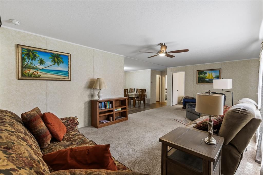 Под контрактом: $230,000 (3 спален, 2 ванн, 1456 Квадратных фут)