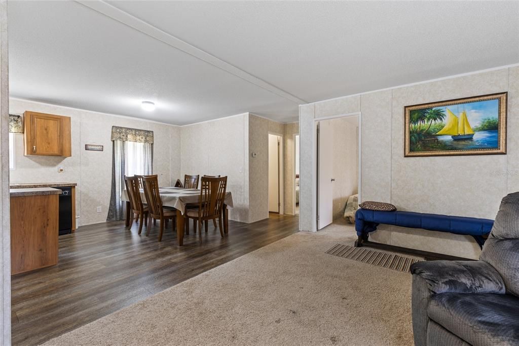 Под контрактом: $230,000 (3 спален, 2 ванн, 1456 Квадратных фут)