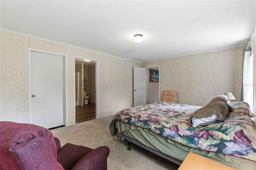 Под контрактом: $230,000 (3 спален, 2 ванн, 1456 Квадратных фут)