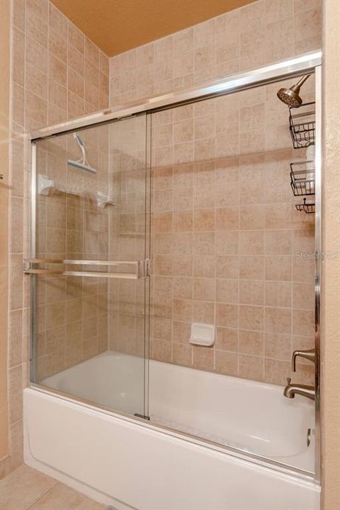 Под контрактом: $236,000 (3 спален, 2 ванн, 1244 Квадратных фут)