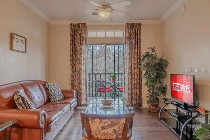 Под контрактом: $236,000 (3 спален, 2 ванн, 1244 Квадратных фут)