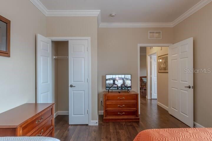 Под контрактом: $236,000 (3 спален, 2 ванн, 1244 Квадратных фут)