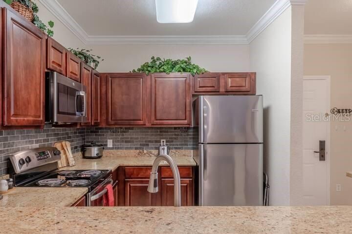 Под контрактом: $236,000 (3 спален, 2 ванн, 1244 Квадратных фут)