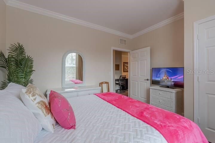 Под контрактом: $236,000 (3 спален, 2 ванн, 1244 Квадратных фут)