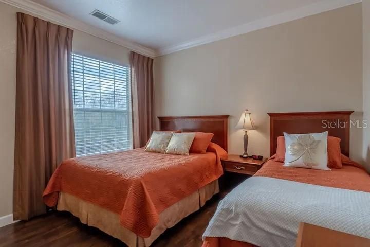 Под контрактом: $236,000 (3 спален, 2 ванн, 1244 Квадратных фут)