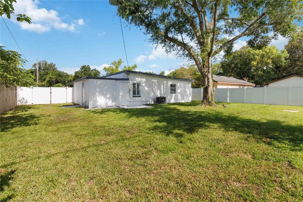 Active With Contract: $296,000 (3 beds, 1 baths, 1038 Square Feet)