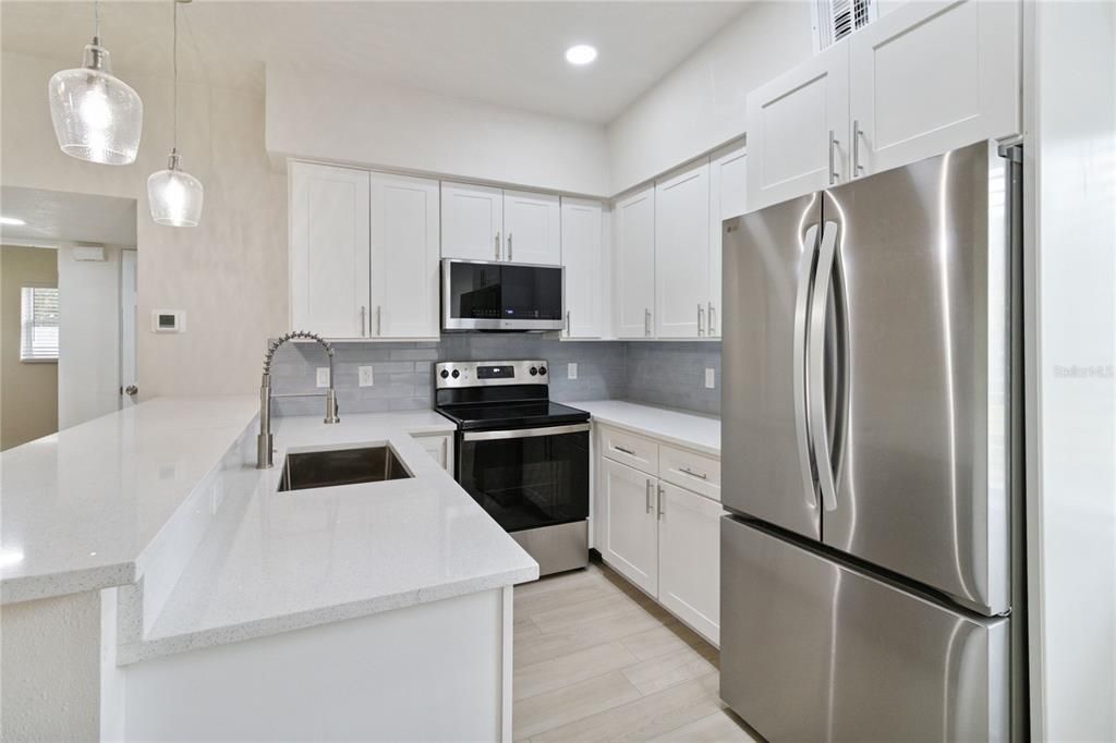 Active With Contract: $296,000 (3 beds, 1 baths, 1038 Square Feet)