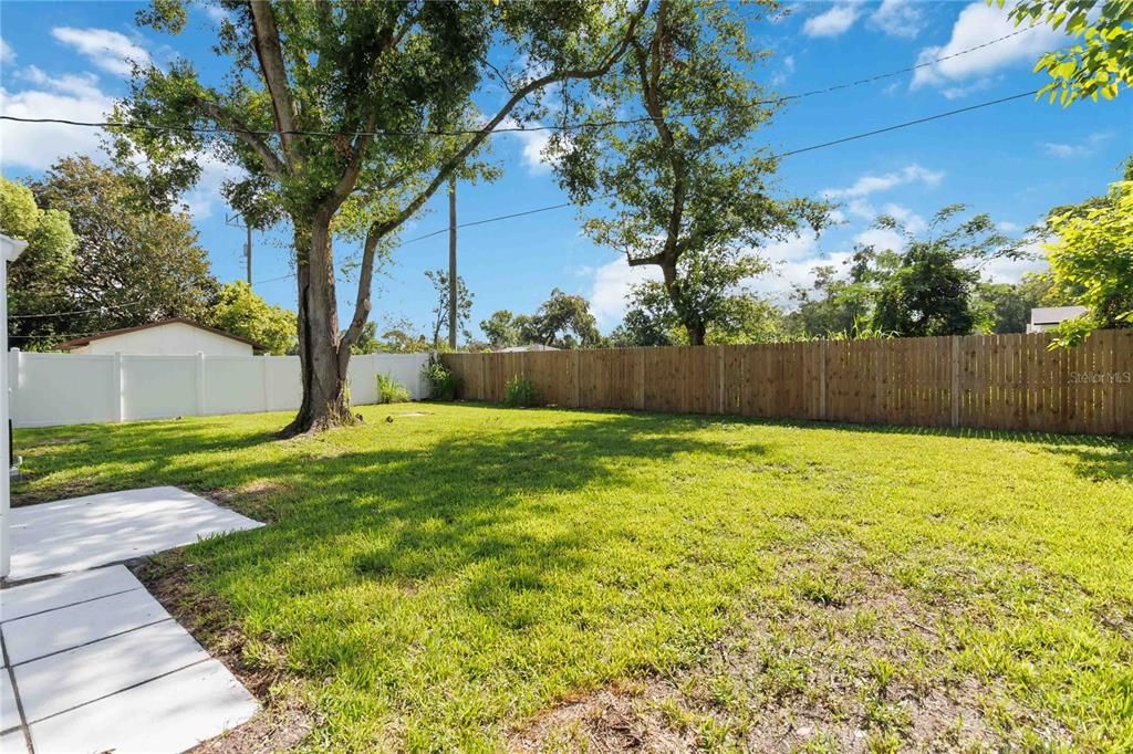 Active With Contract: $296,000 (3 beds, 1 baths, 1038 Square Feet)