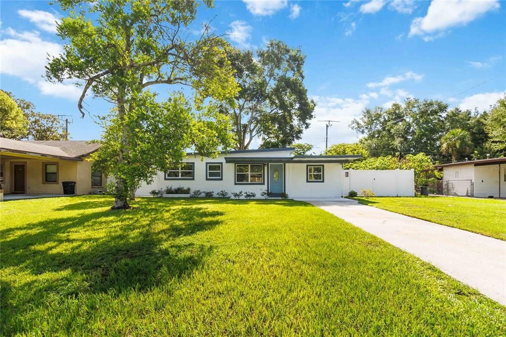 Active With Contract: $296,000 (3 beds, 1 baths, 1038 Square Feet)