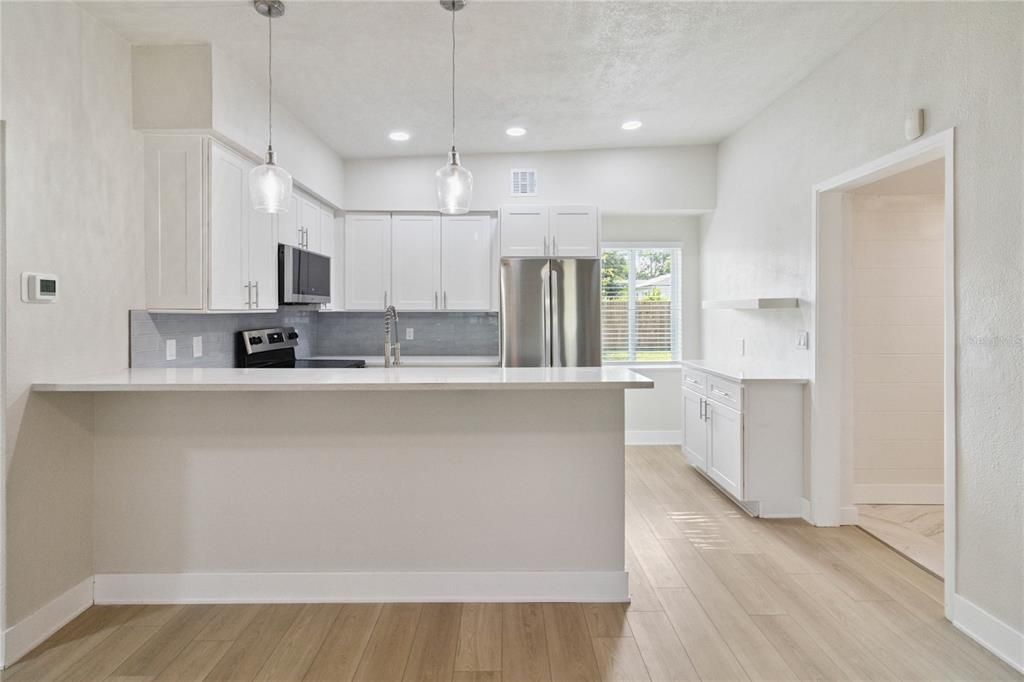 Active With Contract: $296,000 (3 beds, 1 baths, 1038 Square Feet)