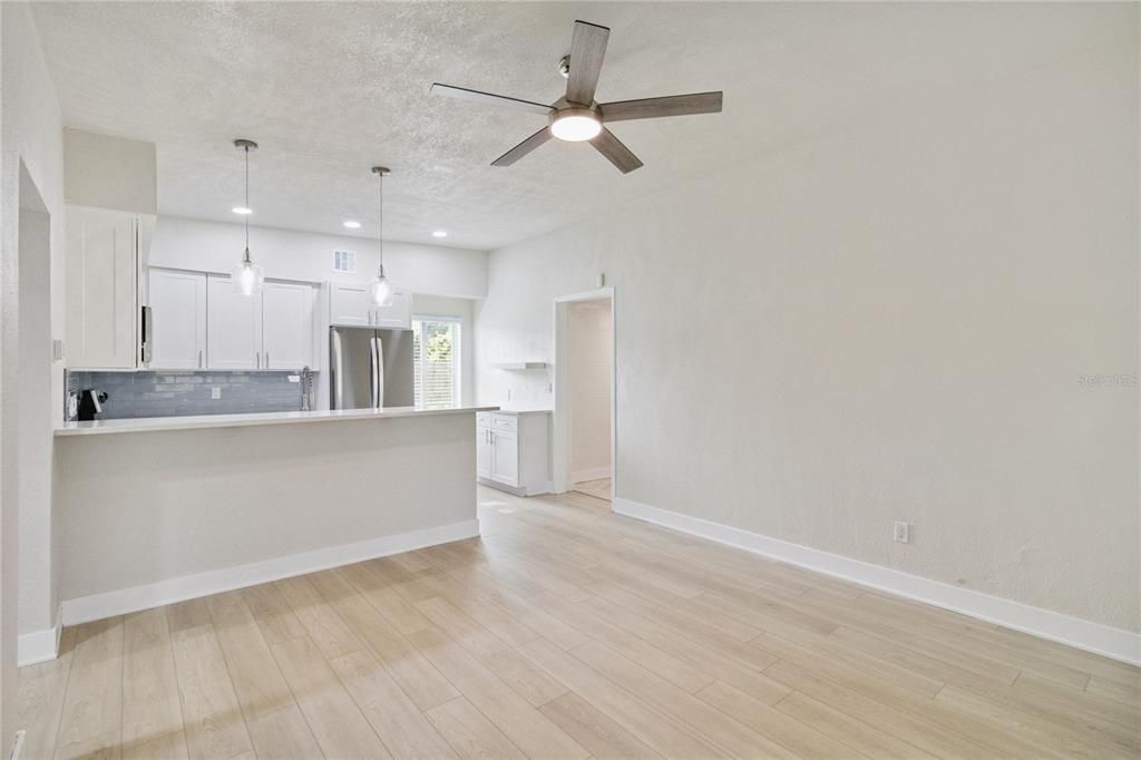 Active With Contract: $296,000 (3 beds, 1 baths, 1038 Square Feet)